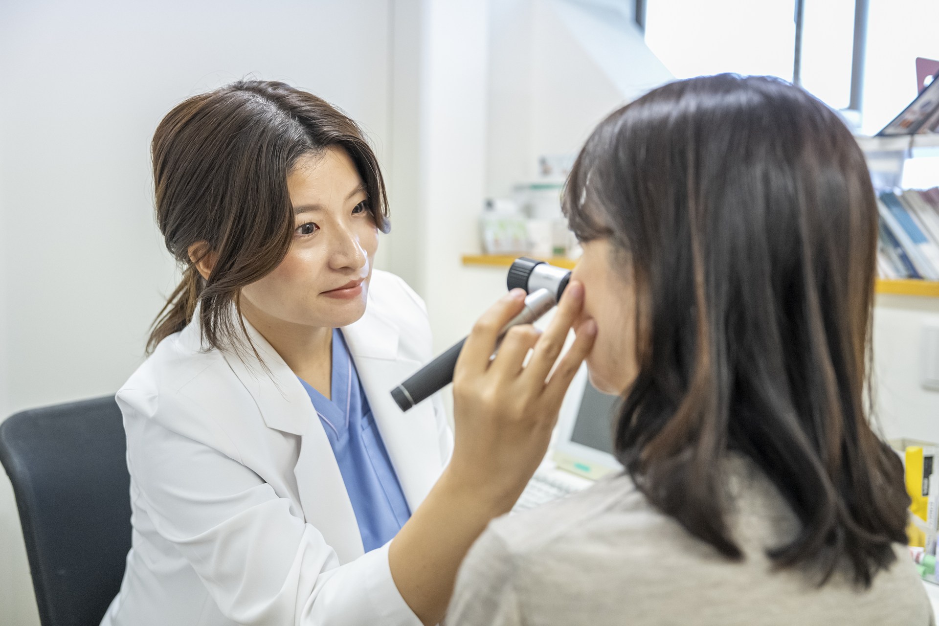 皮膚科・形成外科・美容外科それぞれを専門とする医師による診療